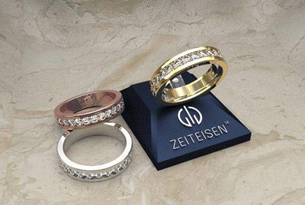 Memoire-Ring aus Rot-, Weiß-, und Gelbgold mit Diamanten